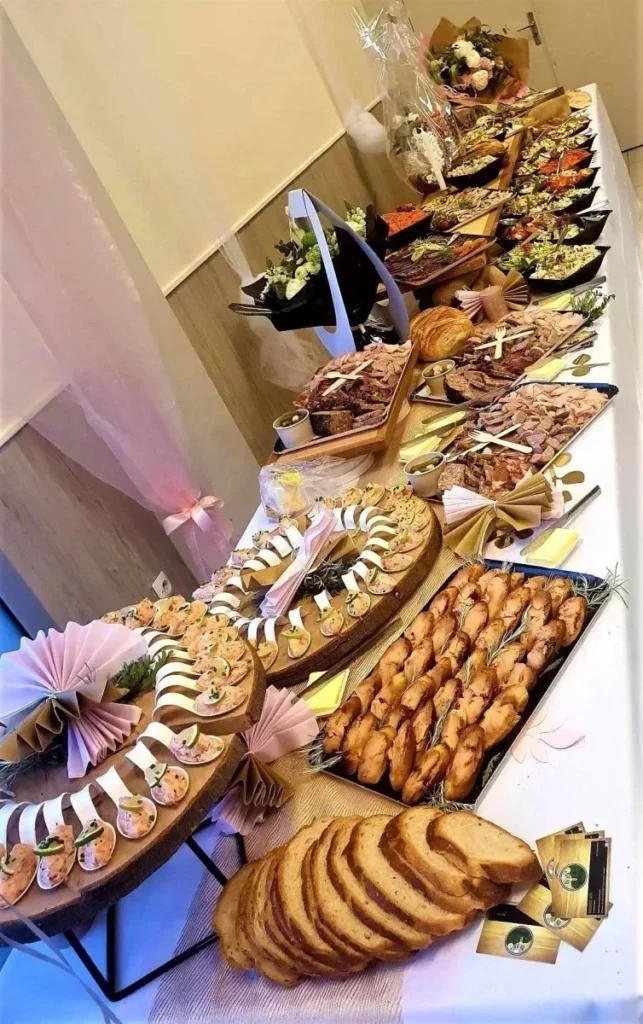 Quel est le prix d'un buffet froid pour 30 personnes ?