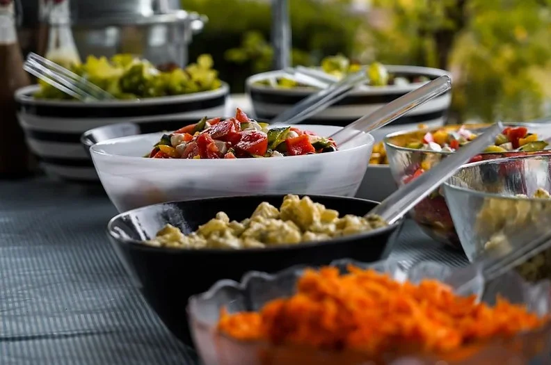 Quels plats privilégier pour un buffet froid de 40 personnes